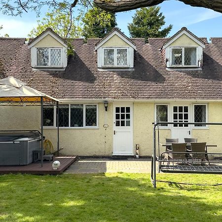 Rural Lodge Stay In Windsor! Hot Tub! Sleeps 20 Bray Buitenkant foto