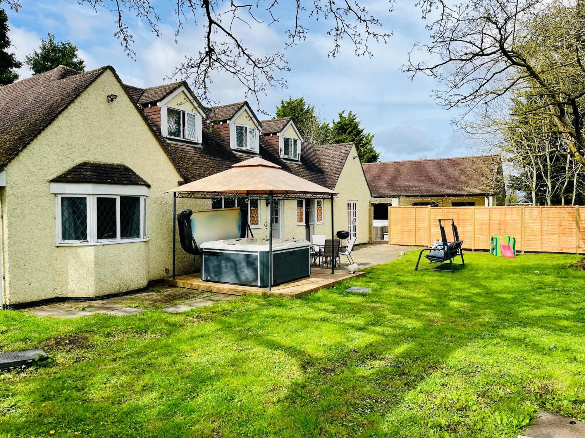 Rural Lodge Stay In Windsor! Hot Tub! Sleeps 20 Bray Buitenkant foto