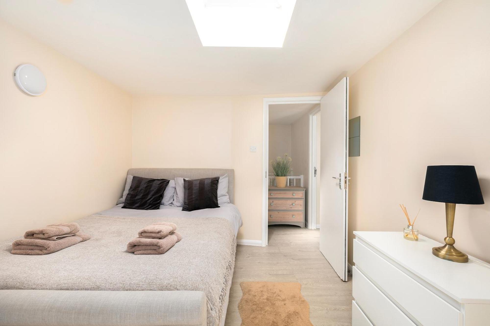Rural Lodge Stay In Windsor! Hot Tub! Sleeps 20 Bray Buitenkant foto