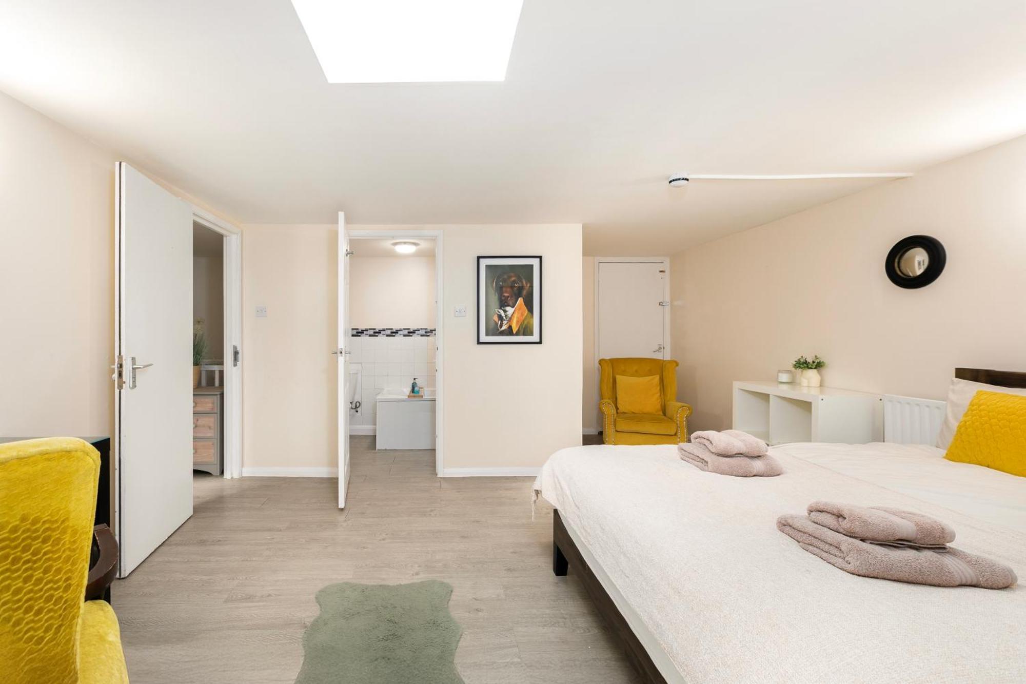 Rural Lodge Stay In Windsor! Hot Tub! Sleeps 20 Bray Buitenkant foto