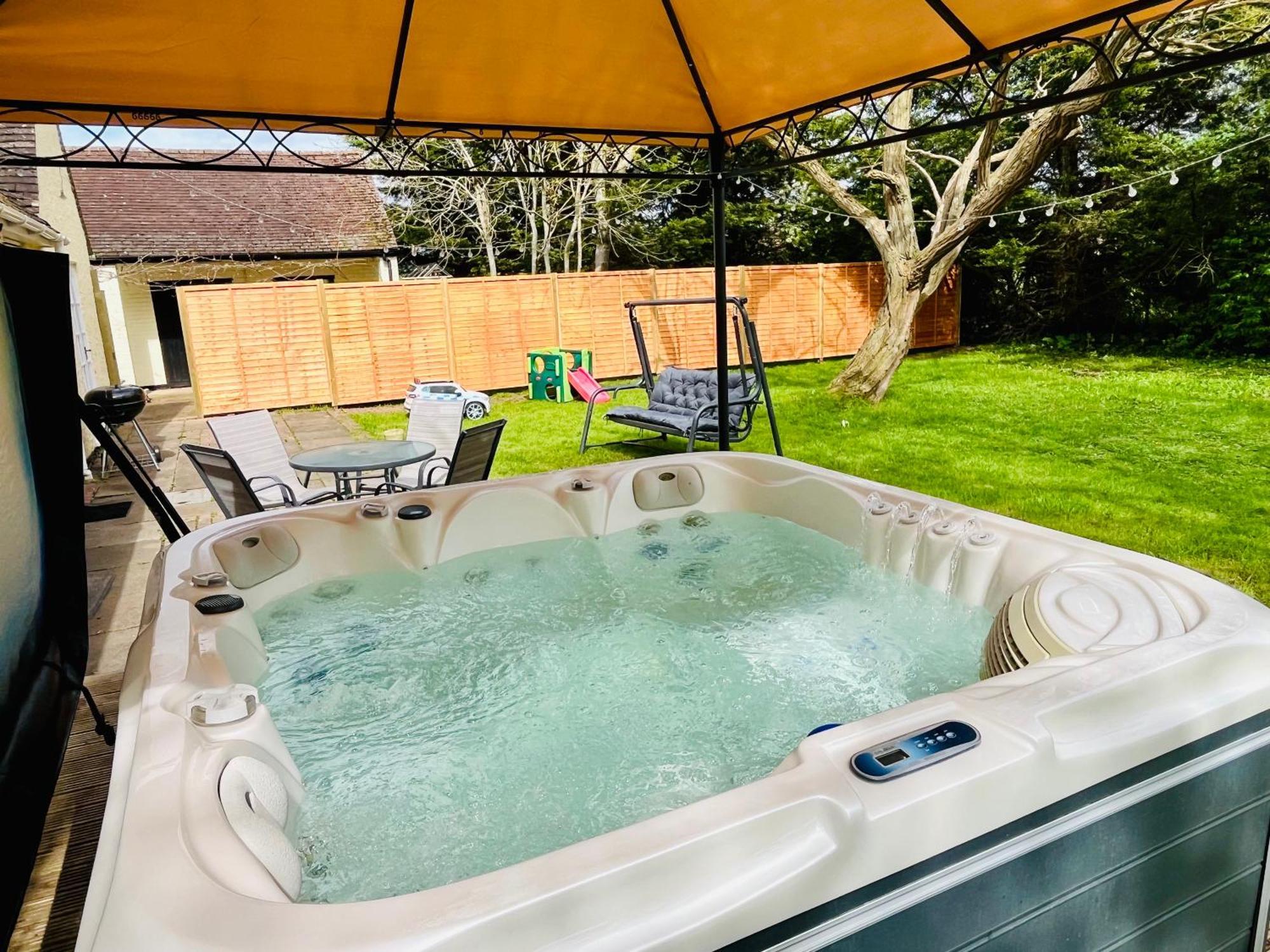Rural Lodge Stay In Windsor! Hot Tub! Sleeps 20 Bray Buitenkant foto