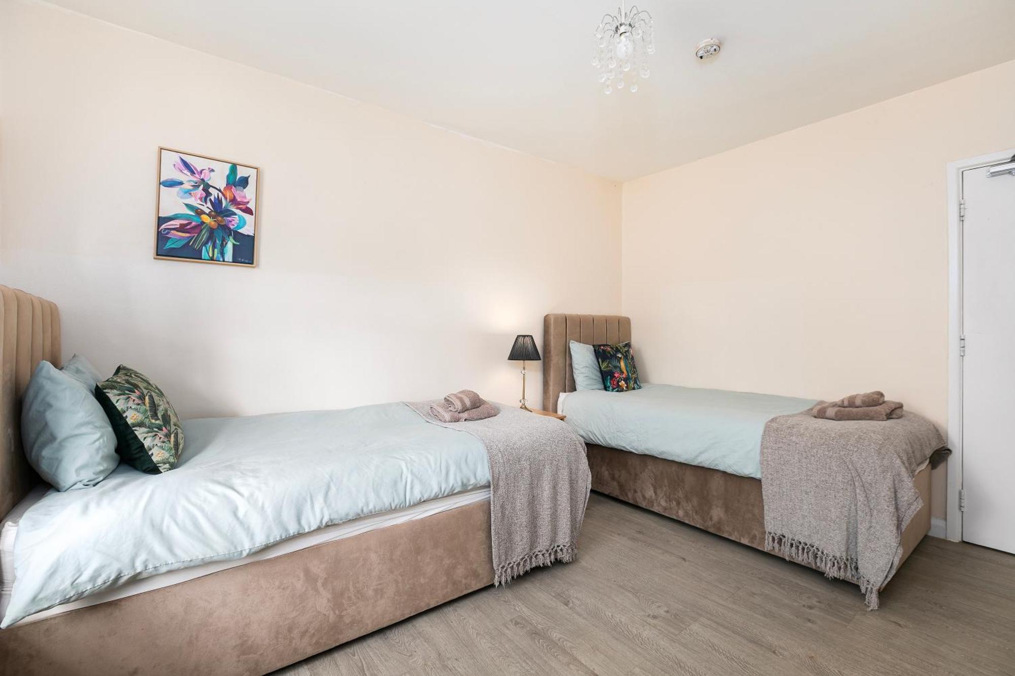 Rural Lodge Stay In Windsor! Hot Tub! Sleeps 20 Bray Buitenkant foto