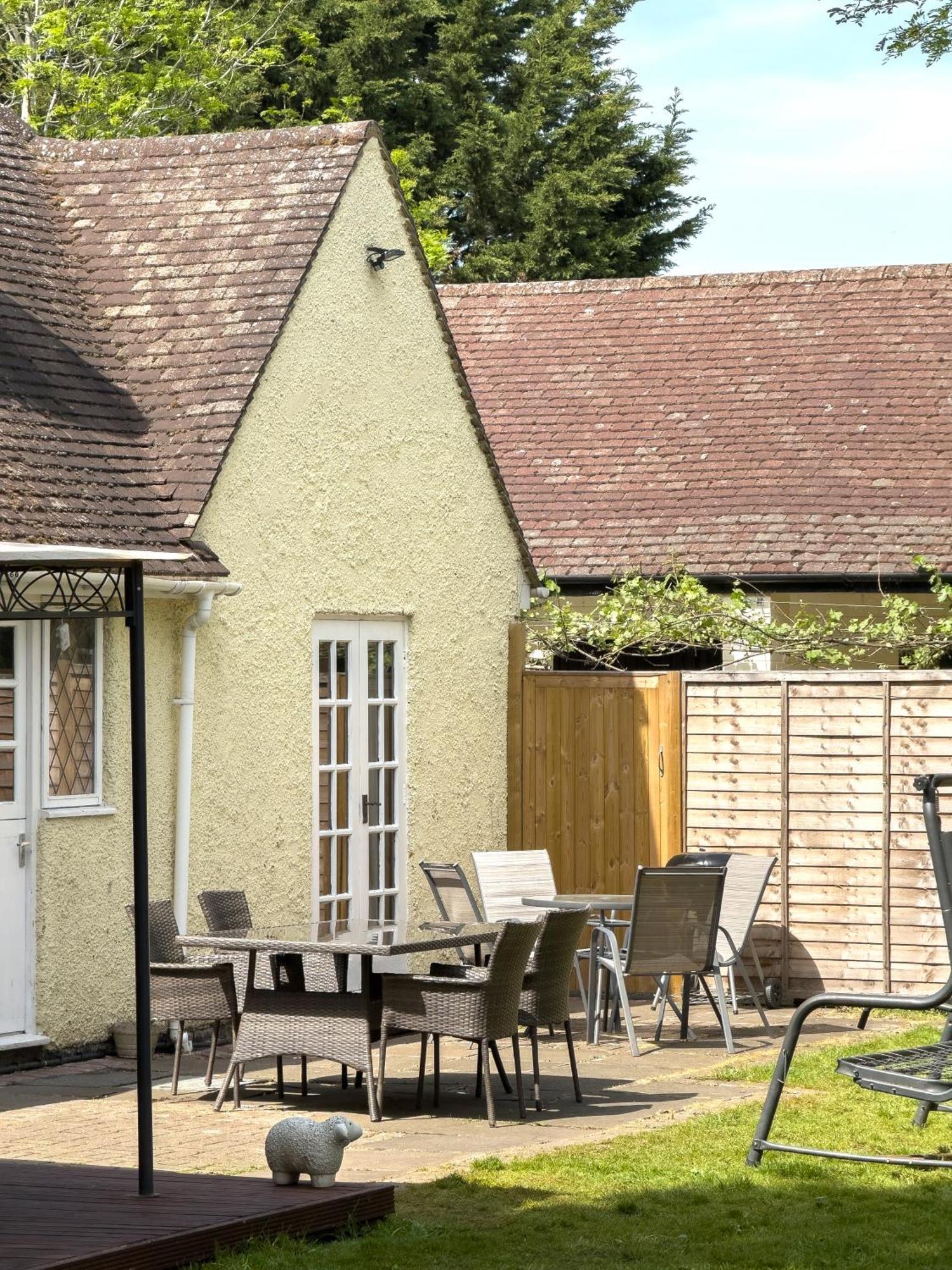Rural Lodge Stay In Windsor! Hot Tub! Sleeps 20 Bray Buitenkant foto