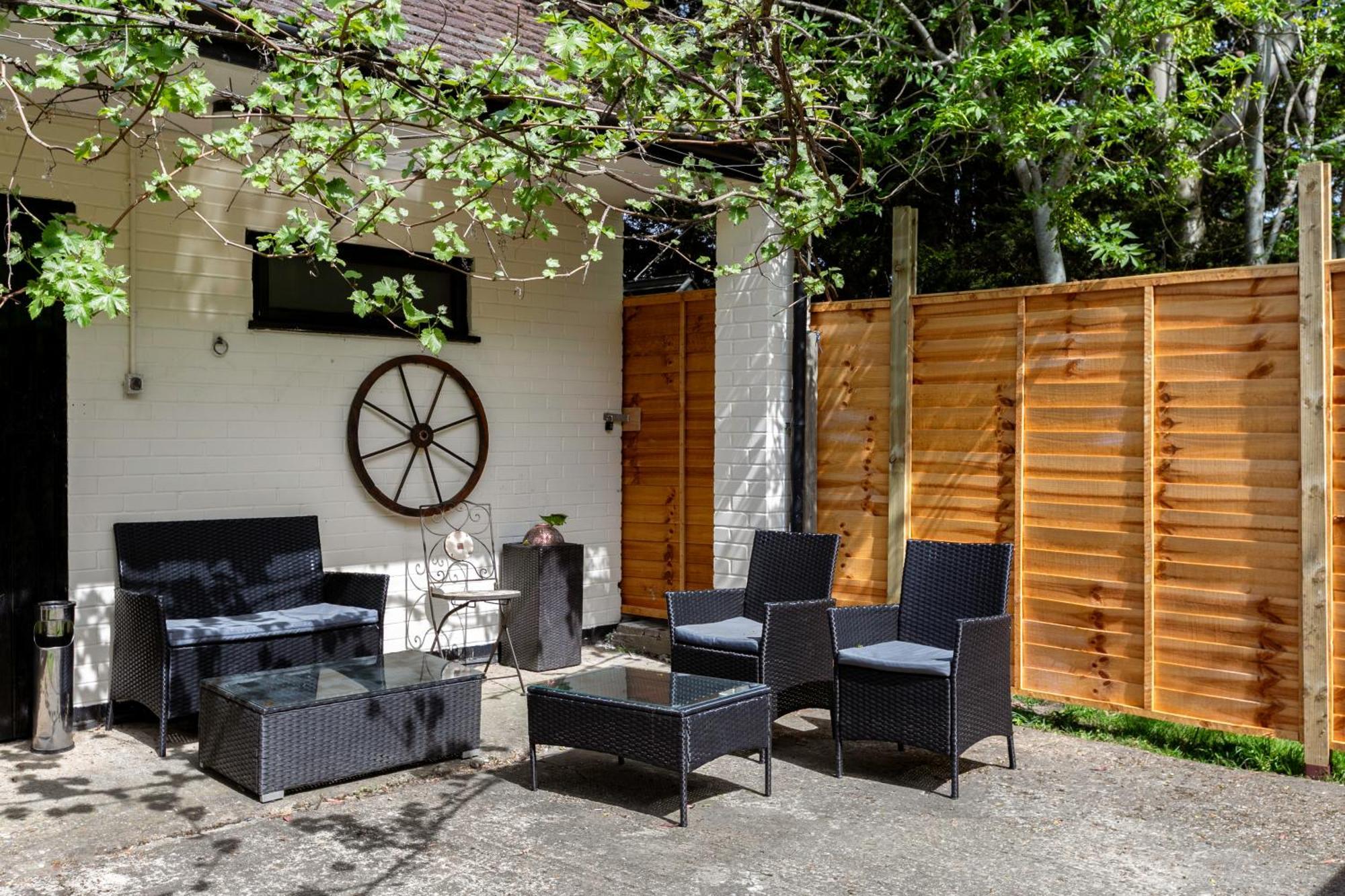 Rural Lodge Stay In Windsor! Hot Tub! Sleeps 20 Bray Buitenkant foto
