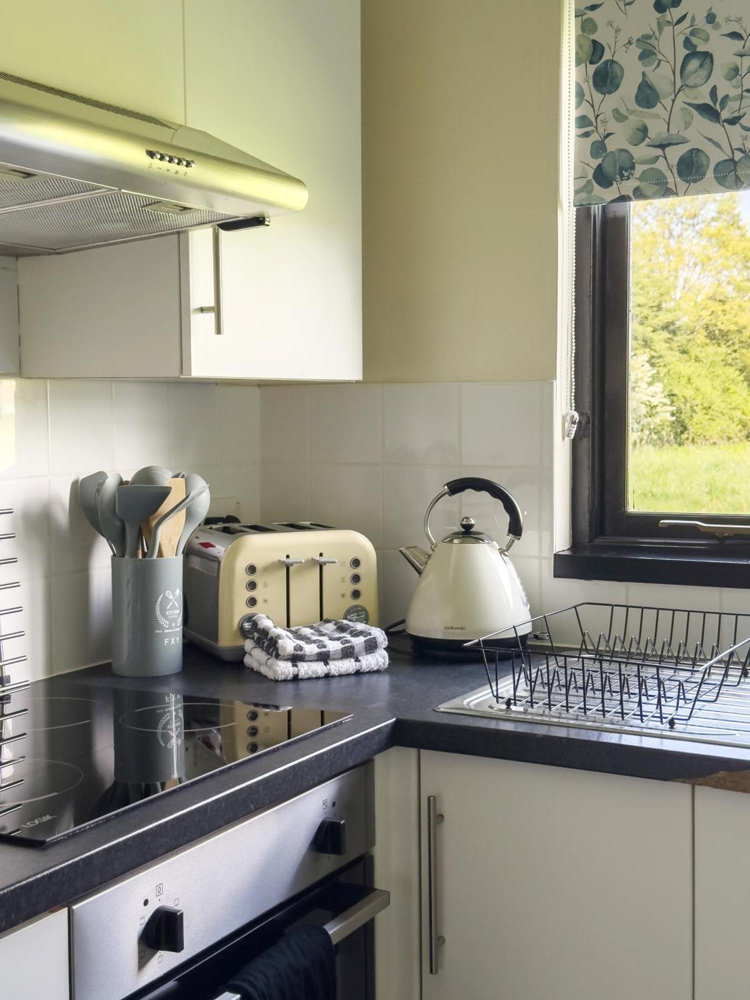 Rural Lodge Stay In Windsor! Hot Tub! Sleeps 20 Bray Buitenkant foto
