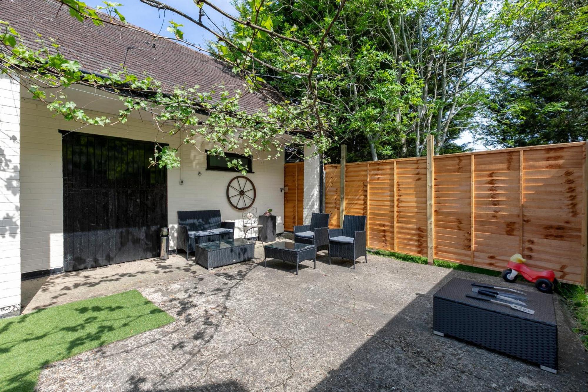 Rural Lodge Stay In Windsor! Hot Tub! Sleeps 20 Bray Buitenkant foto